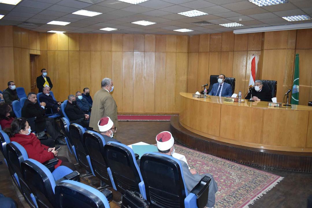 محافظ المنيا يشدد على تكثيف الجهود والتعاون لمواجهة القضية السكانية وتحدياتها المختلفة