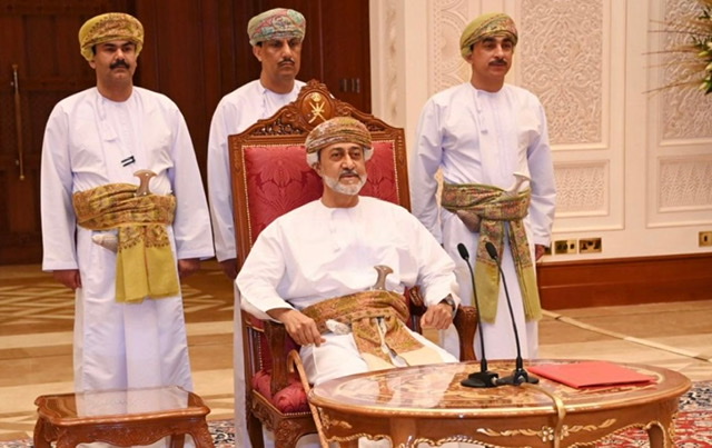 سلطان عُمان يعتمد استراتيجية التنمية المتوازنة في جميع المحافظات