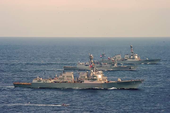 القوات البحرية المصرية والأمريكية تنفذان تدريبًا بحريًاعابرًا في البحر الأحمر بنطاق  الأسطول الجنوبى