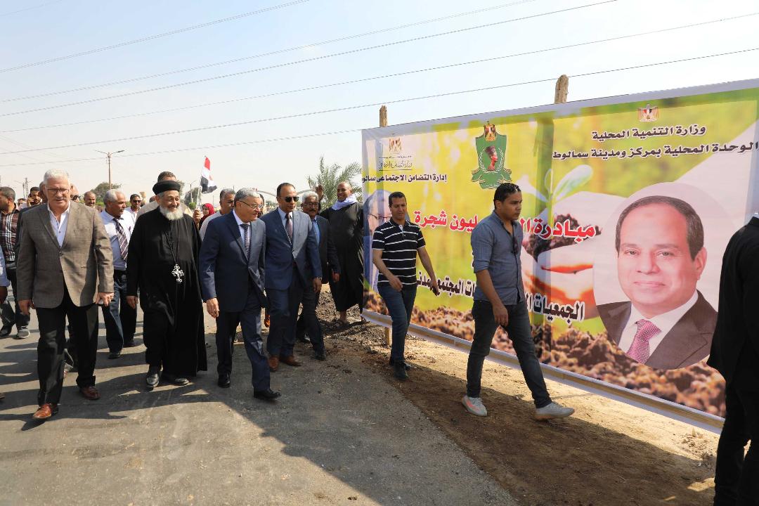 محافظ المنيا، يشهد زراعة عدد من الأشجار المثمرة والزينة بمدخل مدينة سمالوط بمشاركة الجمعيات الاهلية 