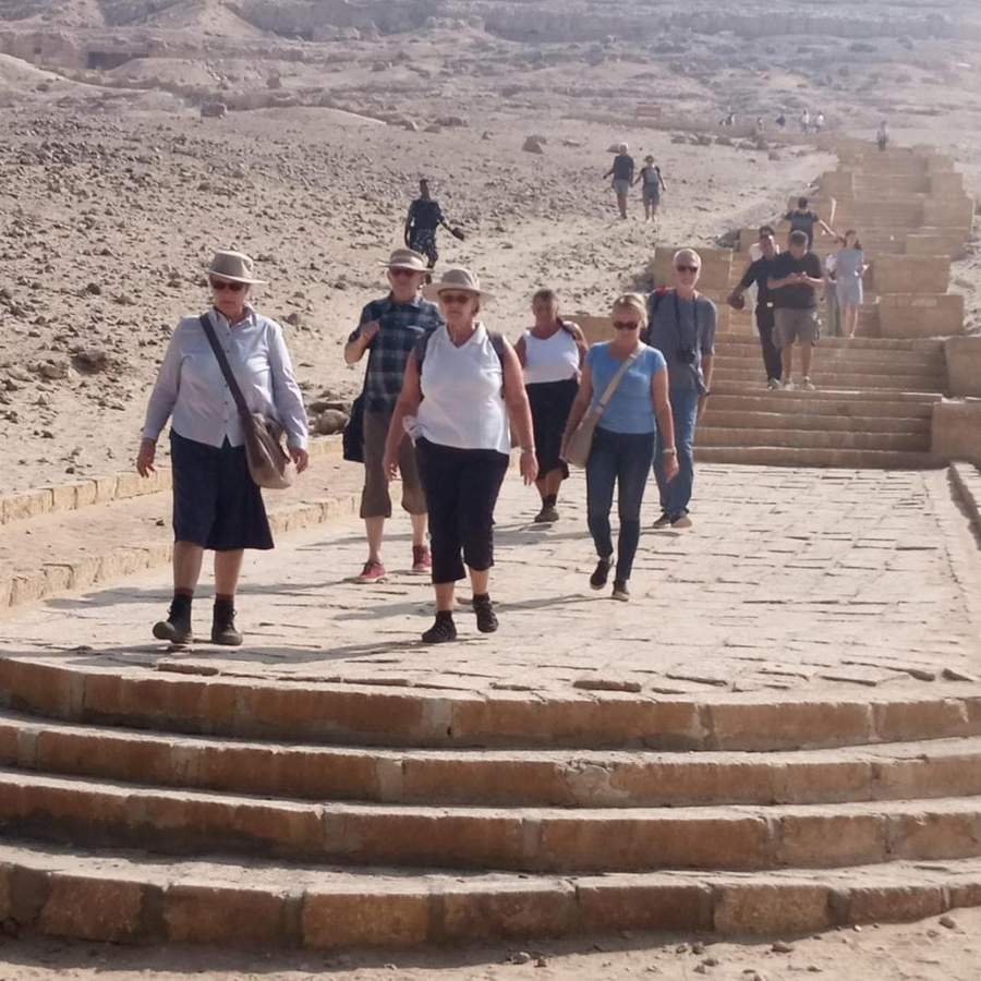 وفد سياحى من ألمانيا و انجلترا يزور منطقة بنى حسن الأثرية بالمنيا