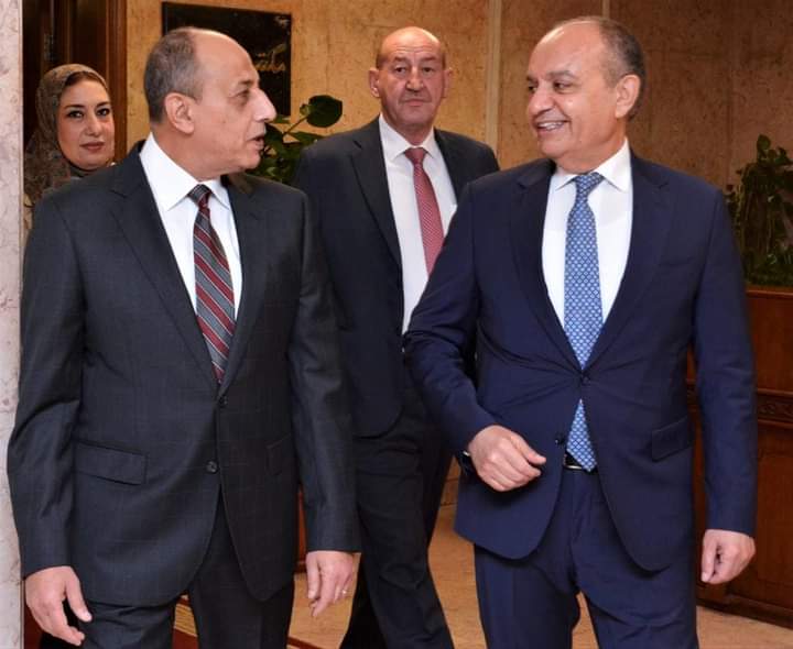 وزير الطيران يبحث مع السفير الأردنى بالقاهرة تعزيز التعاون فى مجال النقل الجوي

