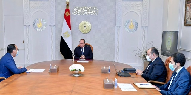 الرئيس السيسي يتابع مخطط وزارة التجارة والصناعة لزيادة الاستثمارات الصناعية