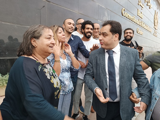 الصور الأولى للإفراج عن زياد العليمي بعد أكثر من ثلاث سنوات في الحبس 