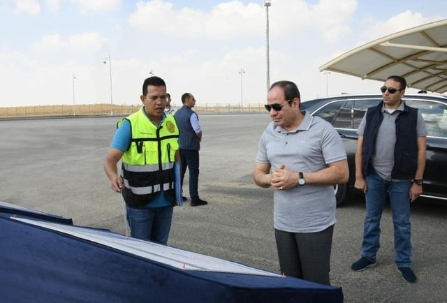 بالصور.. السيسي يتفقد مدينة السيارات المتكاملة