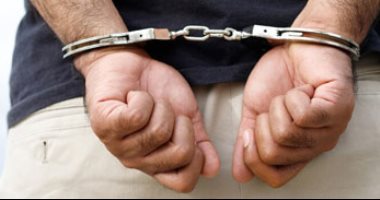 القبض على شباب سرق كروت محمول وسجائر من محل بكفر الشيخ 
