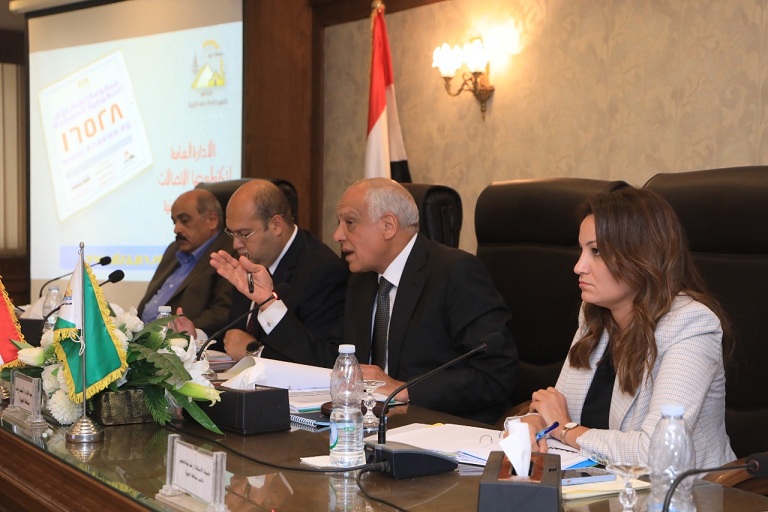 في الملجس التنفيذي.. راشد يكلف بمنع اي مظاهر للإهمال بمحيط المدارس ومنع الإشغالات ويشدد على منع التعديات والبناء المخالف