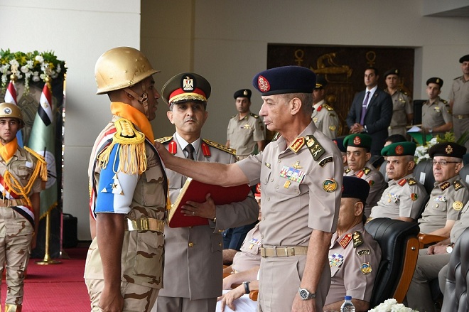 وزير الدفاع والإنتاج الحربى يشهد الاحتفال بتخريج دفعات جديدة من المعاهد الصحية