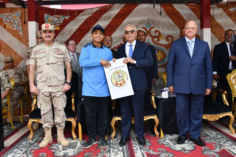 قيادة قوات الدفاع الشعبى والعسكرى تشارك وزارة التربية والتعليم المرور على إحدى المدارس الثانوية الفنية العسكرية