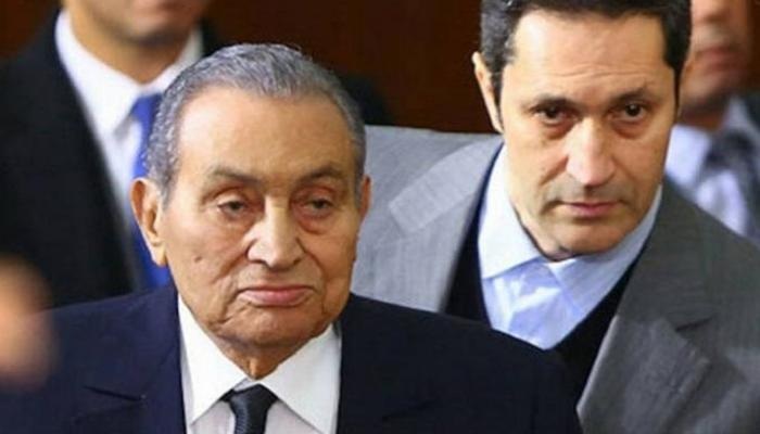 علاء مبارك يسأل جون كيري 
