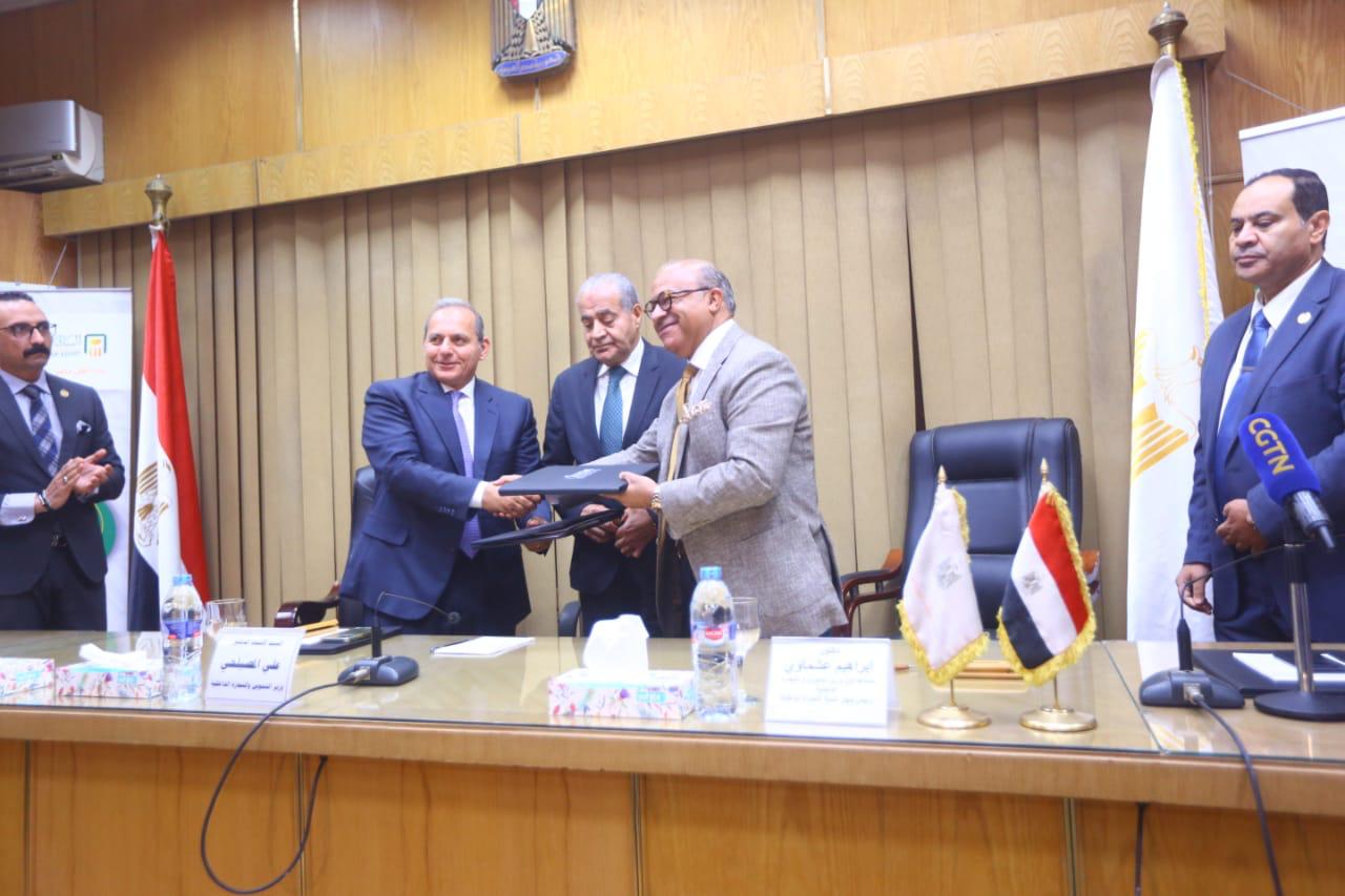 بروتوكول تعاون بين وزارة التموين والبنك الأهلي المصري لإنشاء مكاتب السجل التجاري بفروع البنك المختلفة