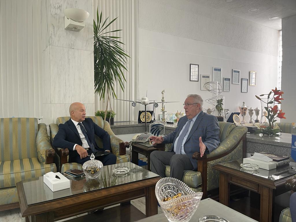 رئيس القابضة لمصر للطيران يبحث مع أمين عام الأكو دور صناعة الطيران فى تحقيق التنمية المستدامة

