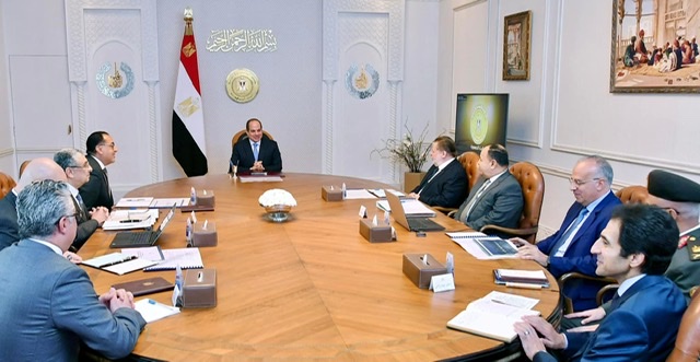 السيسي يوجه بتركيز استراتيجية المشروعات في المنطقة الاقتصادية لقناة السويس على الاستثمارات الهادفة