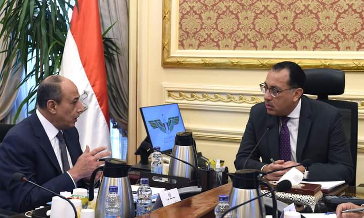 رئيس الوزراء يستعرض مع وزير الطيران المدني عددا من ملفات العمل

