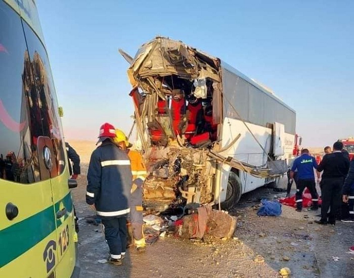 بالصور .. تصاعد وفيات حادث اتوبيس رأس غارب
