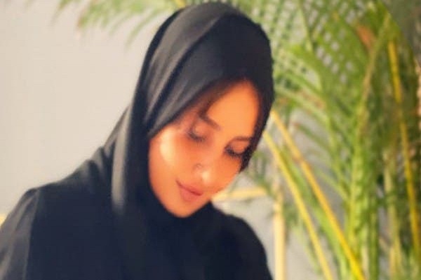 تثير الجدل من جديد، حلا شيحة بحجاب أسود كامل :