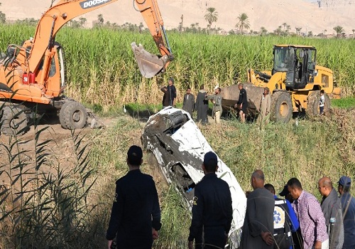 بالأسماء، مصرع طالبة وإصابة 15 آخرين إثر حادث سقوط أوتوبيس بترعة في قنا