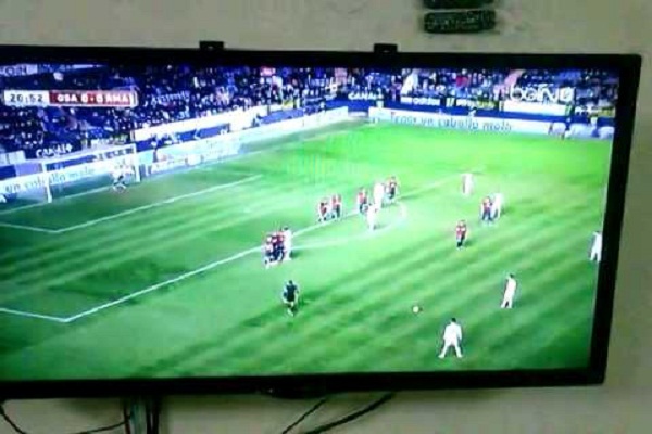 بسبب متابعة كأس العالم، شاب صيني يصاب بالشلل في وجهه
