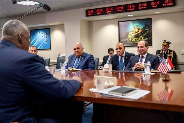السيسي يؤكد لوزير الدفاع الأمريكي حرص مصر على دعم شراكتها الاستراتيجية مع الولايات المتحدة 