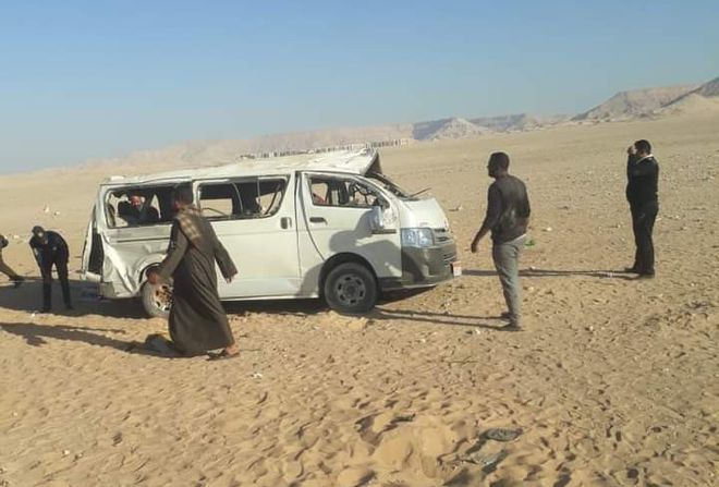 إصابة ١٧ طالبة جامعية فى انقلاب سيارة ميكروباص فى قنا

