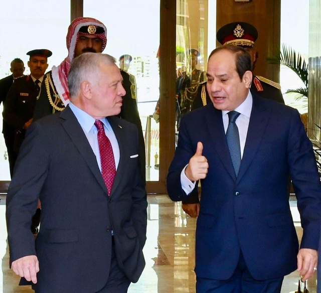 الرئيس السيسي يجري اتصالًا هاتفيًا مع ملك المملكة الأردنية