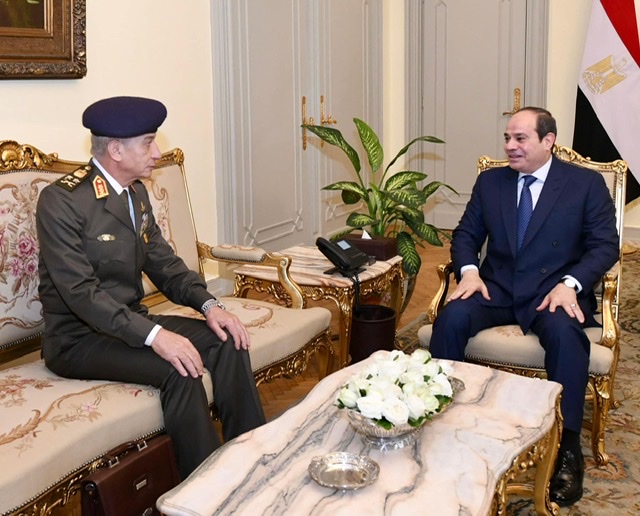 الرئيس السيسي يستقبل وزير الدفاع والانتاج الحربى
