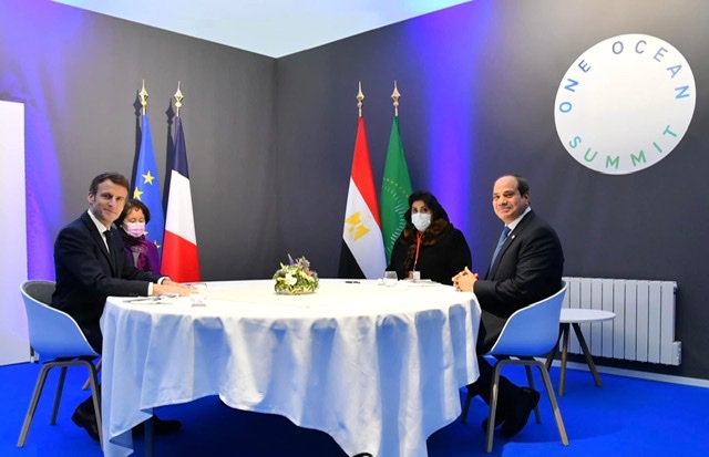 بالصور.. السيسي يلتقي ماكرون ويؤكد حرص مصر على التعاون مع فرنسا