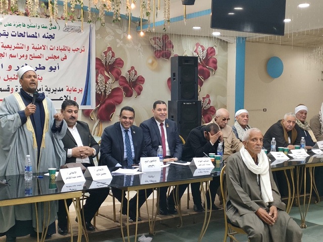 الامن والتحكيم العرفي ينهيان خصومة ثأرية بين 3 عائلات بالعزيزية
