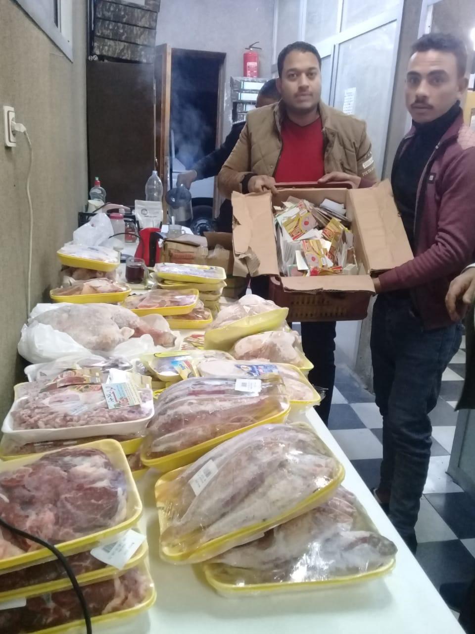 يطرى قنا يضبط  ٢٢٤ كجم لحوم فاسدة خلال حملة مكبره

