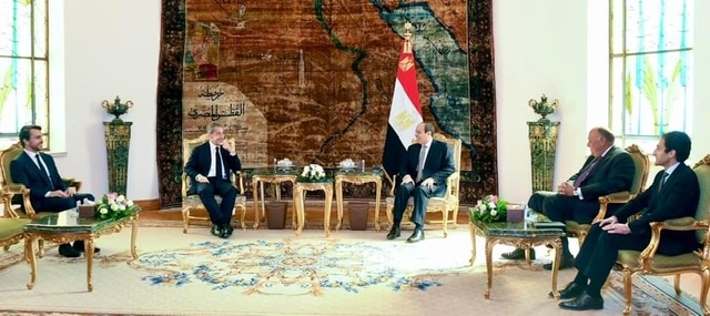 الرئيس السيسي يستقبل رئيس الجمهورية الفرنسية الأسبق