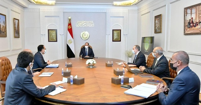 السيسي يوجه بتعزيز التعاون مع شركات القطاع الخاص لتوطين صناعة السيارات الكهربائية في مصر 