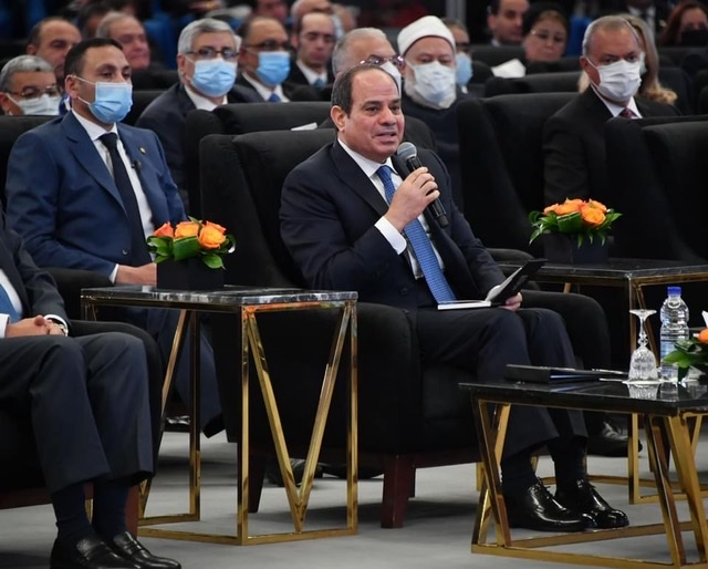 بالصور.. السيسي يتفقد المشروع القومي لتنمية الاسرة المصرية 