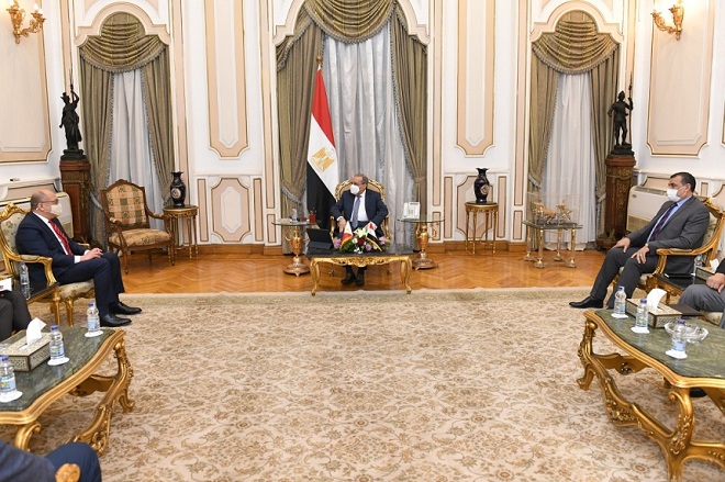 وزير الدولة للإنتاج الحربي يبحث مع  سفير الفلبين أوجه التعاون المشترك في مجالات التصنيع المختلفة