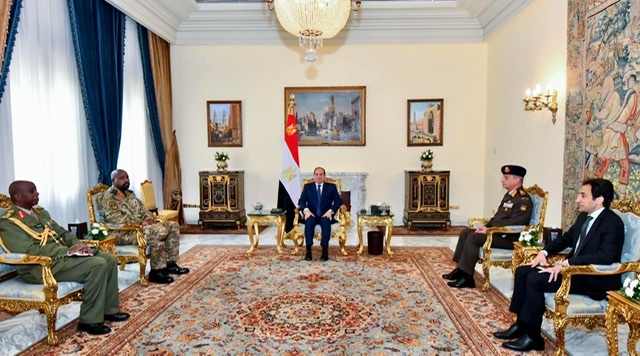 الرئيس السيسي يستقبل قائد القوات البرية الأوغندية
