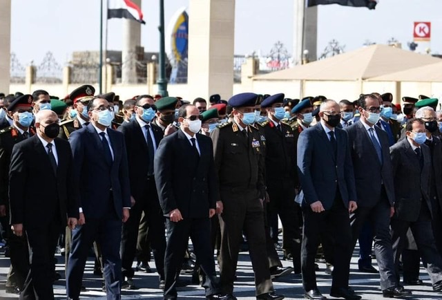 بالصور.. السيسي يتقدم الجنازة العسكرية لرئيس أركان الجيش و قائد الجيش الثانى الميدانى الأسبق