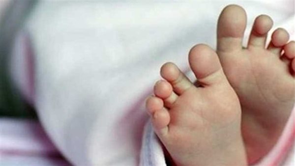 تشريح جثة طفل لقي مصرعه طعنًا بمقص على يد مريض نفسي
