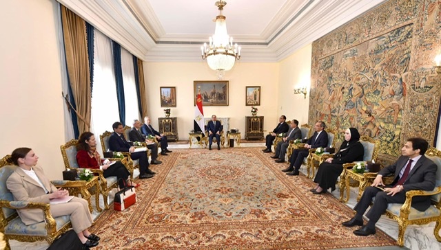 الرئيس السيسي يبحث التعاون الاقتصادي مع وزير المالية الفرنسي