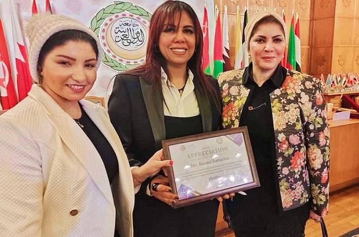 المجلس العربي للمسؤولية المجتمعية يكرم بسمه رمضان الصحفية بالمشهد