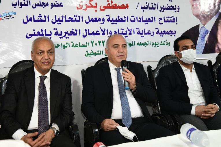 محافظ قنا  ومصطفى بكرى يفتتحان عدد من العيادات ومعمل للتحاليل الطبية بجمعية رعاية الأيتام 

