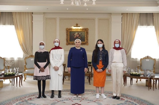 انتصار السيسي تعرب عن سعادتها بإطلاق مبادرتي 