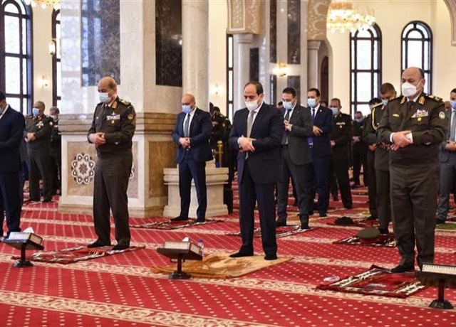 السيسي يؤدي صلاة الجمعة بمسجد المشير طنطاوي في ذكرى العاشر من رمضان