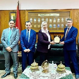 خلال زيارته كلية الألسن بجامعة عين شمس.. جاتين: مستقبل اللغة الروسية فى مصر واعد

