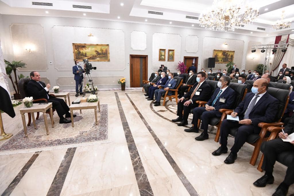 بالصور.. السيسى يعقد لقاء موسعا مع الصحفيين والإعلاميين بعد جولته فى توشكى


