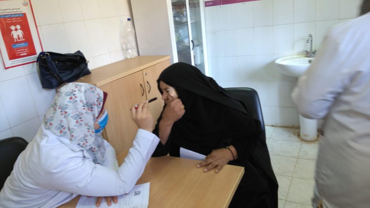 الكشف علي 876 حالة خلال قافلة طبية مجانية بقوص ضمن حياة كريمة 

