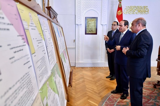 السيسي يوجه بمواصلة تطوير آليات العمل بالشهر العقاري عبى مستوي الجمهورية