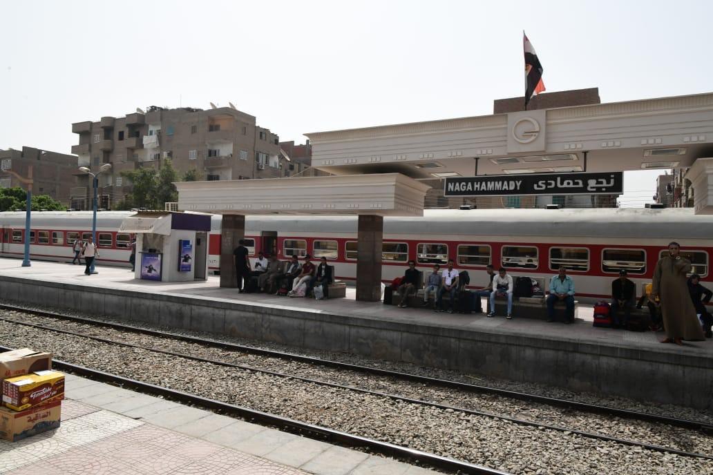 إنشاء نفق مشاه أسفل محطة سكك حديد نجع حمادى  لخدمة الاهالى هناك