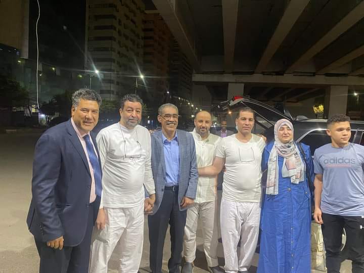 بالصور .. تنفيذ إخلاء سبيل عامر عبدالمنعم وهاني جريشة وعصام عابدين بحضور نقيب الصحفيين  