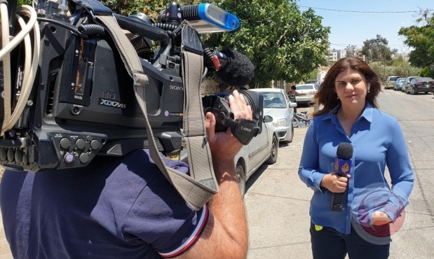 فيديو .. لحظة اغتيال مراسلة الجزيرة شيرين أبو عاقلة برصاص الاحتلال الإسرائيلي