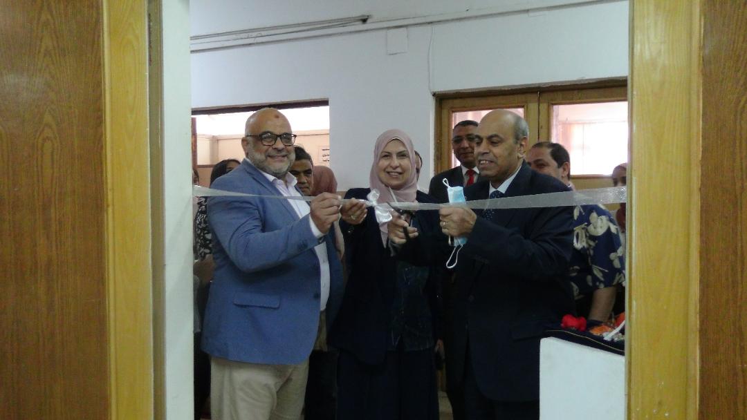 رئيس جامعة المنيا يفتتح المعرض السنوي الثالث لطلاب قسم الديكور بالــ 