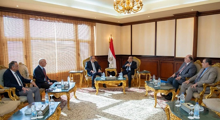 لقاء بين وزيري الطيران المدني والإنتاج الحربي للتنسيق والإعداد لقمة المناخ  